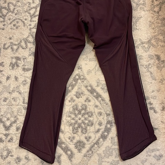 Lululemon scalloped mesh leggings - Picture 5 of 6